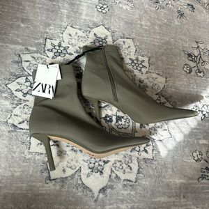 NWT Zara booties